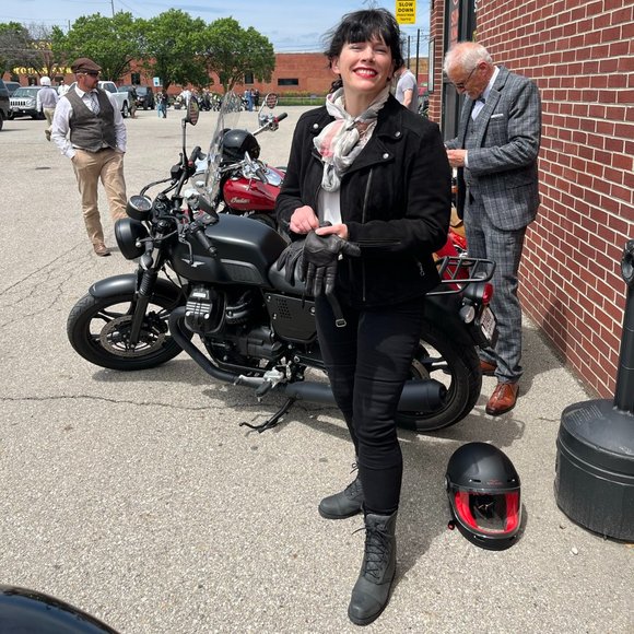 Meet your Posher, Stephanie - Picture 1 of 2